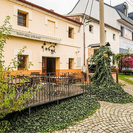 Sklep U Hrabalu Aparthotel Hustopece Exterior photo