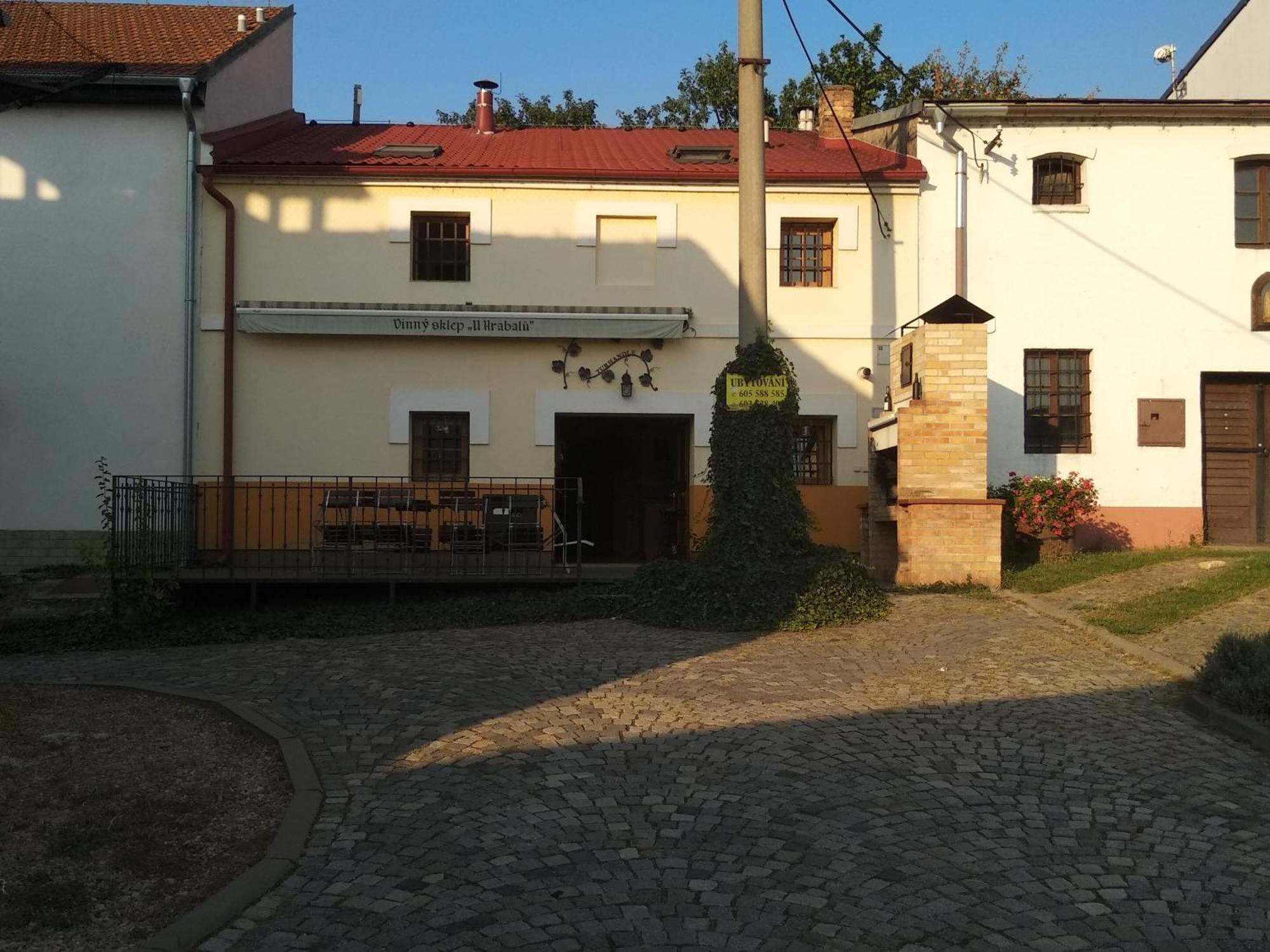 Sklep U Hrabalu Aparthotel Hustopece Exterior photo
