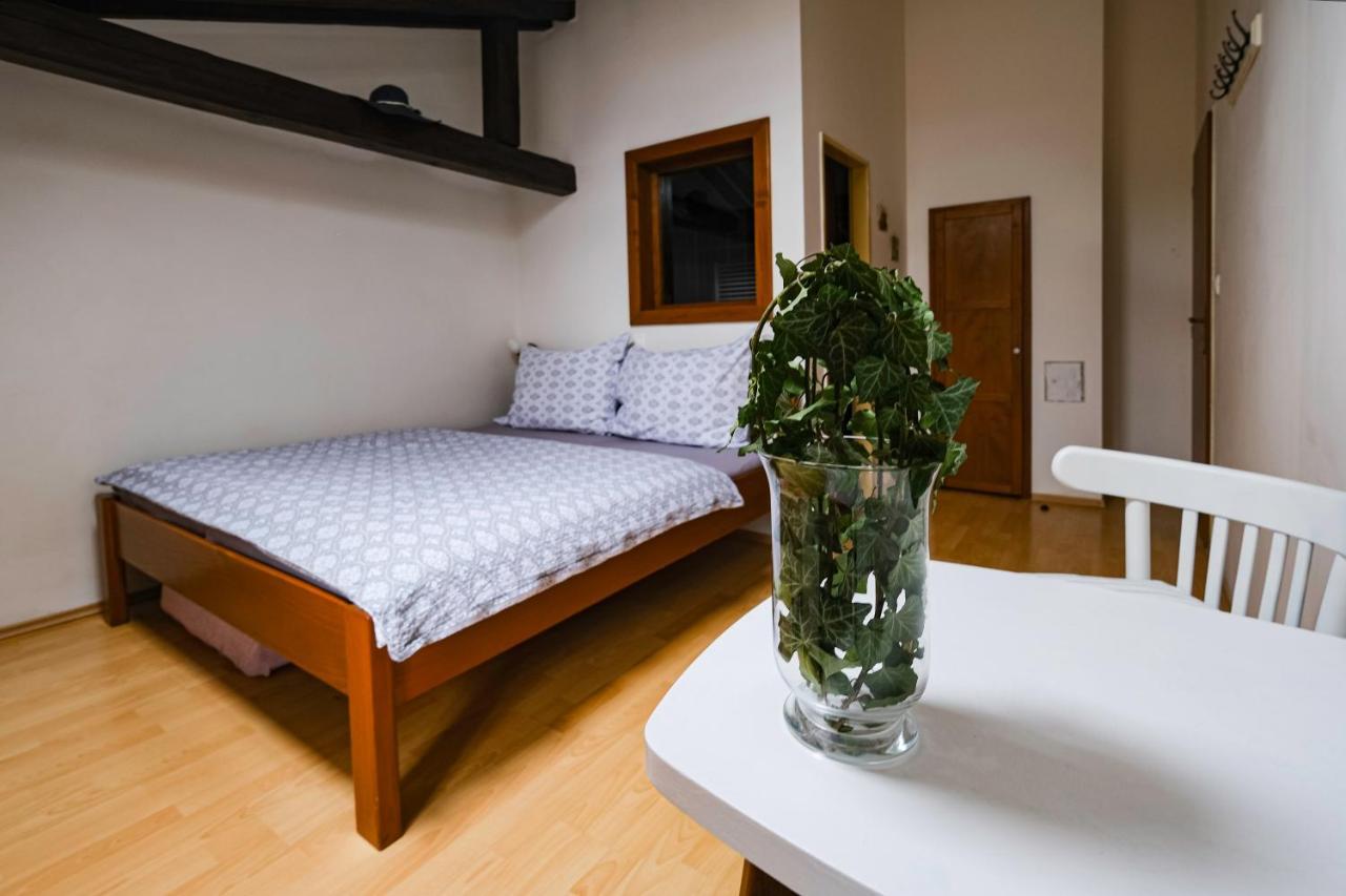 Sklep U Hrabalu Aparthotel Hustopece Exterior photo